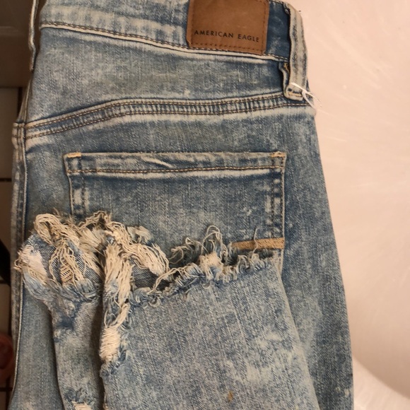 American Eagle Size 4 Hi-Rise Jegging Cropped - Distressed Ne(x)t Level Stretch - Picture 6 of 7